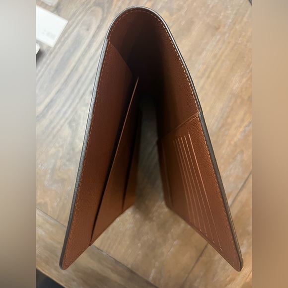 LOUIS VUITTON DESK AGENDA COVER - sold out & comes w/ disc rings and dashboards - Picture 4 of 8